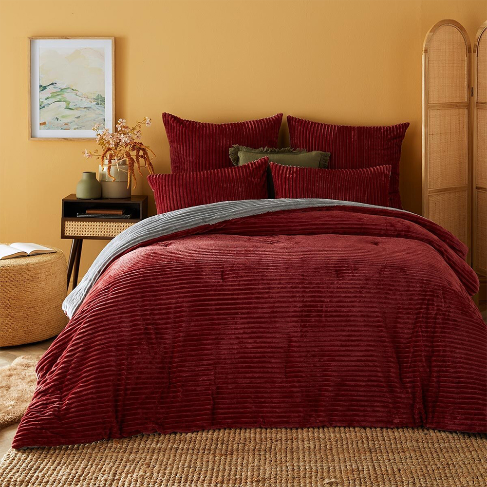 Valley Ribbed Striped Plush Reversibel Comforter Set