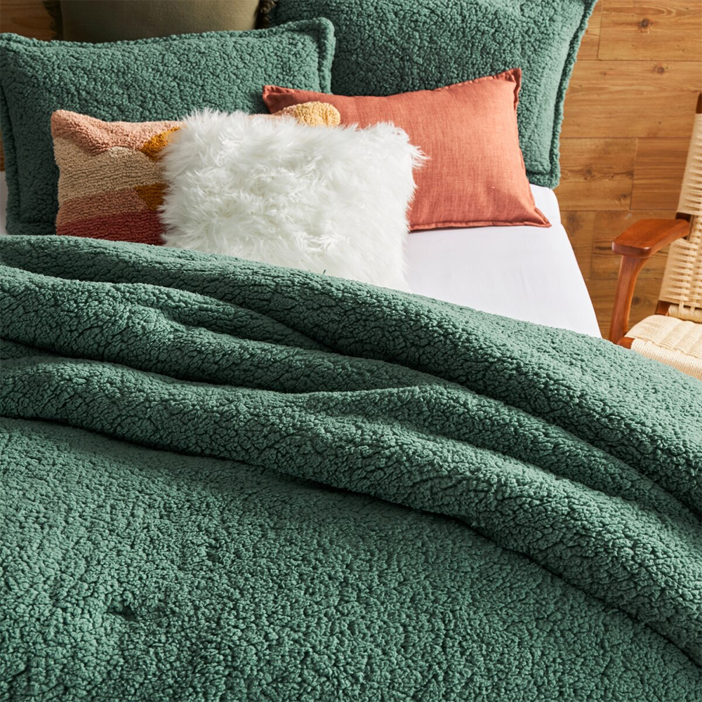 Why Choose Down-Filled Comforters Over Synthetic in 2026